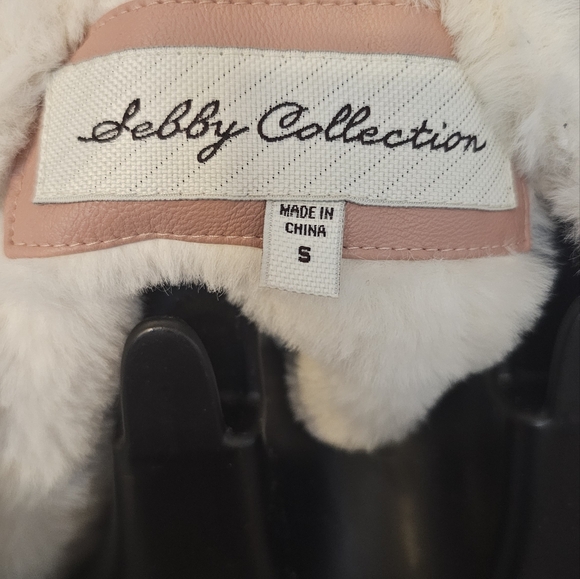 FAUX LEATHER JACKET W/ FAUX FUR LINED. SIZE S/M - Picture 3 of 3